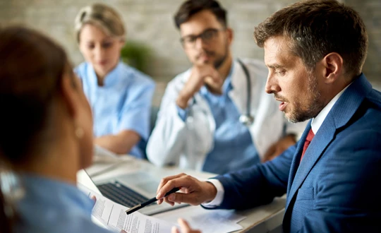 Outsourcing salud: operación segura y cumplimiento - CyC Services