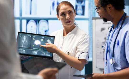 Tecnología e inteligencia artificial aplicada al sector salud - CyC Services