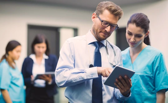 Outsourcing salud operación segura y cumplimiento con industrias - CyC Services